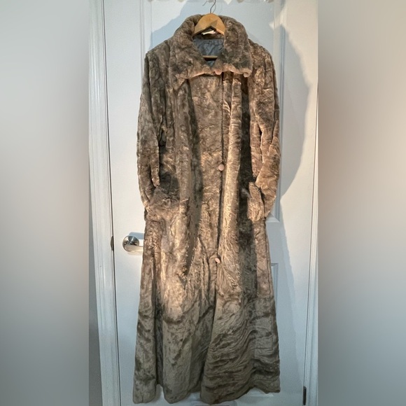 Elegant Faux Fur Long Coat - Picture 1 of 12